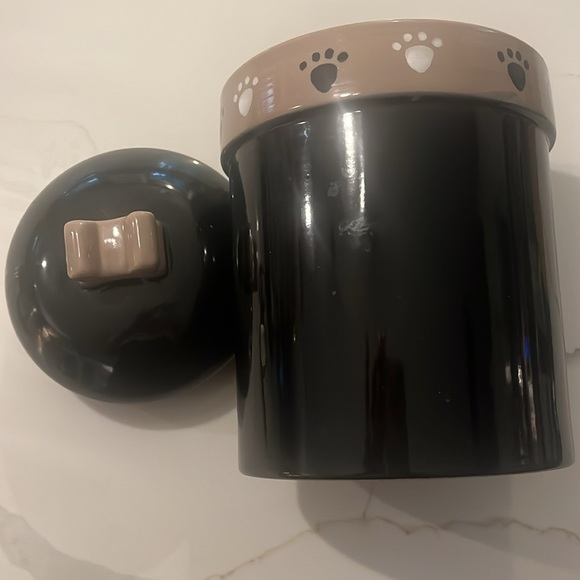 Ceramic Pet Treat canister with sealed lid with 🐾 and 🦴 design - Picture 3 of 7